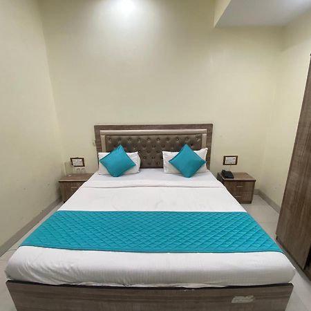 Hotel Apsara- Near J J Hospital 뭄바이 외부 사진