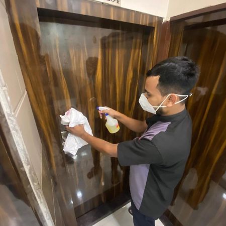 Hotel Apsara- Near J J Hospital 뭄바이 외부 사진
