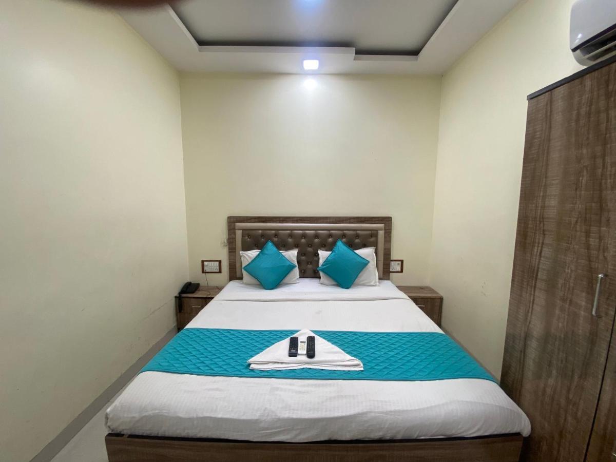 Hotel Apsara- Near J J Hospital 뭄바이 외부 사진