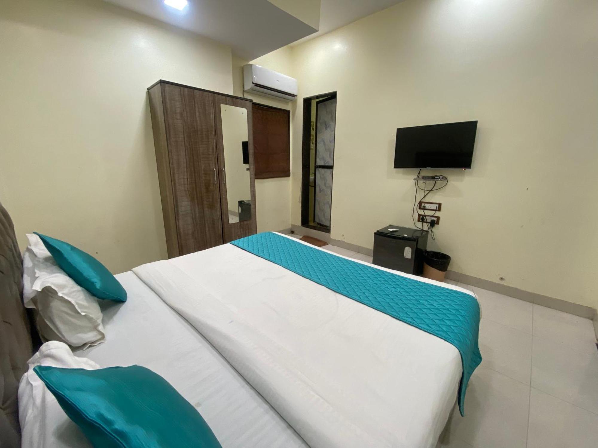Hotel Apsara- Near J J Hospital 뭄바이 외부 사진