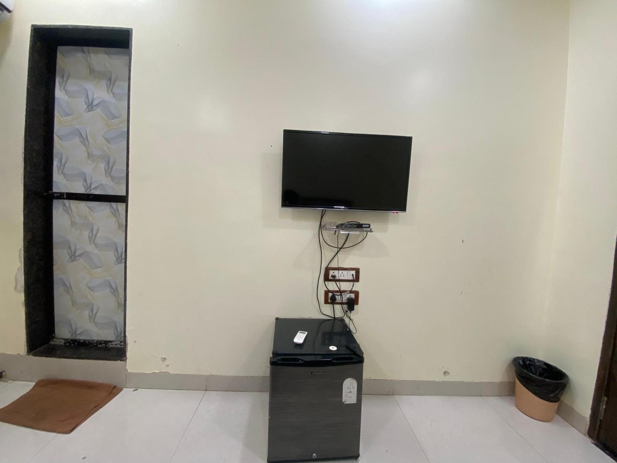 Hotel Apsara- Near J J Hospital 뭄바이 외부 사진