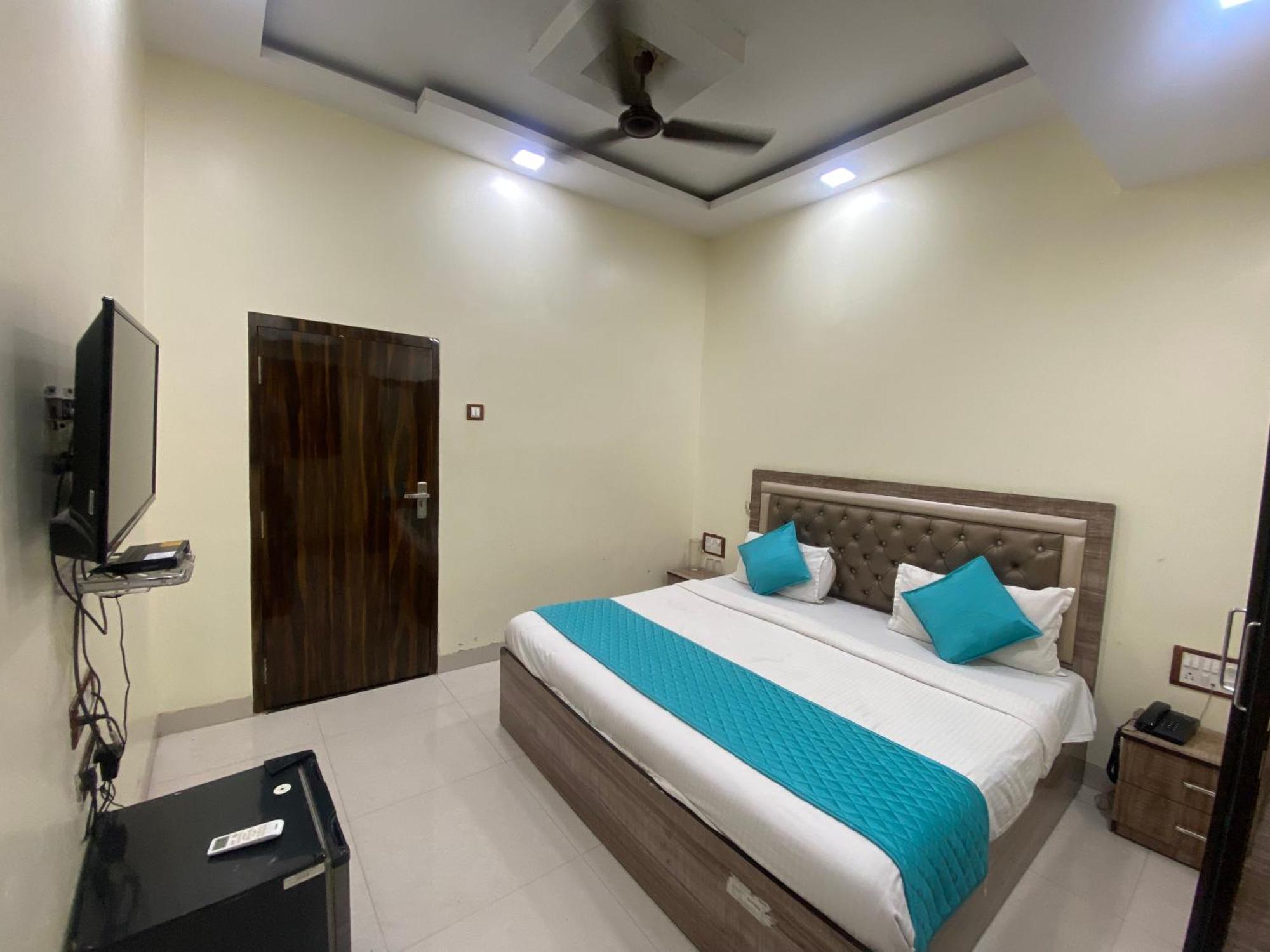 Hotel Apsara- Near J J Hospital 뭄바이 외부 사진