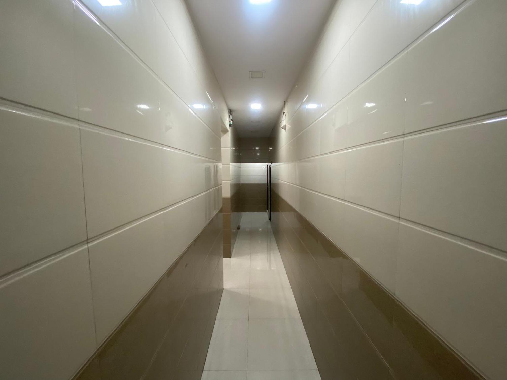 Hotel Apsara- Near J J Hospital 뭄바이 외부 사진