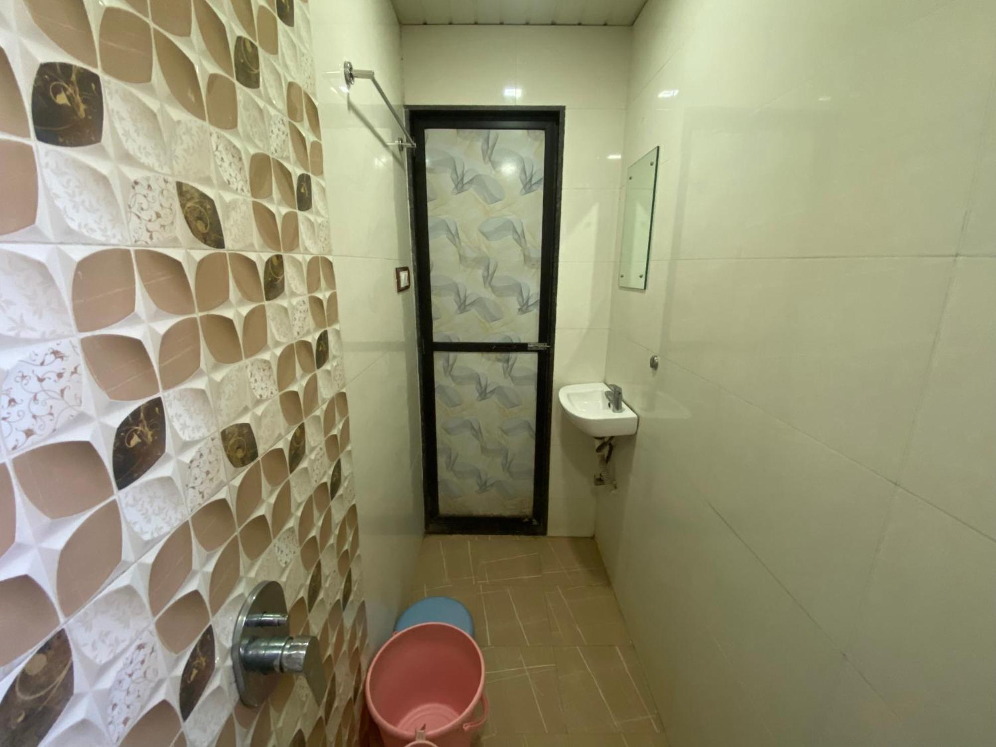 Hotel Apsara- Near J J Hospital 뭄바이 외부 사진