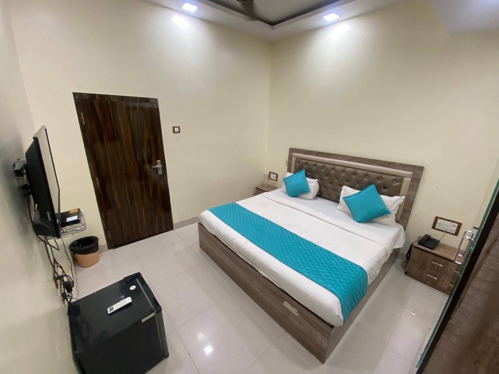 Hotel Apsara- Near J J Hospital 뭄바이 외부 사진