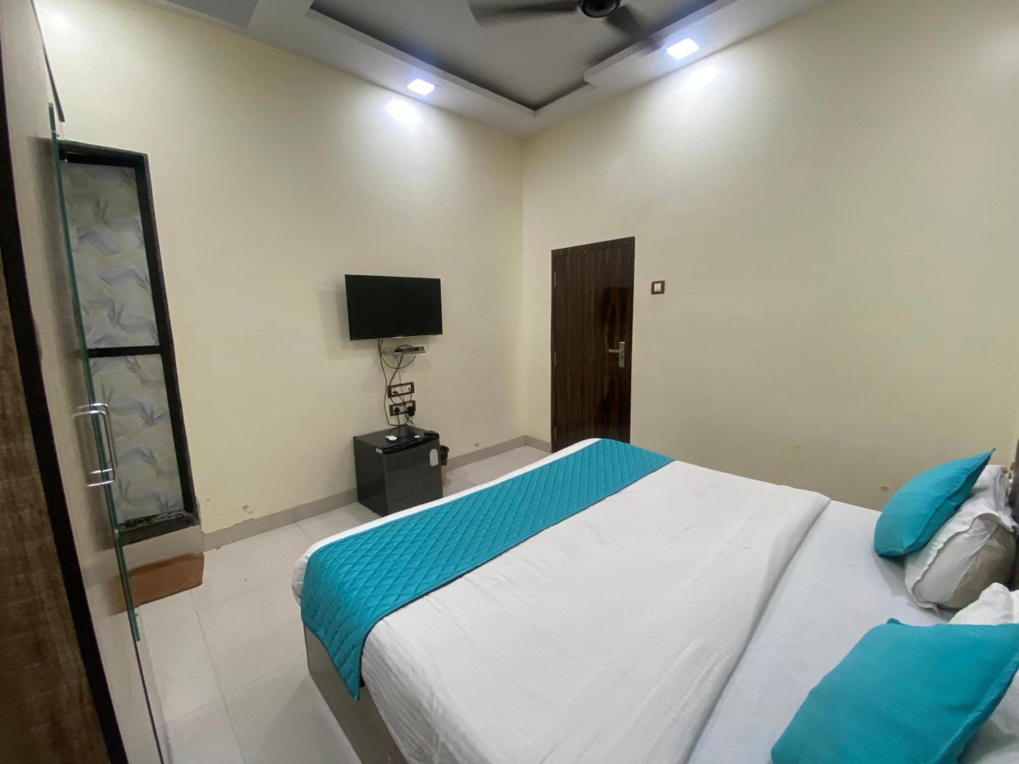 Hotel Apsara- Near J J Hospital 뭄바이 외부 사진