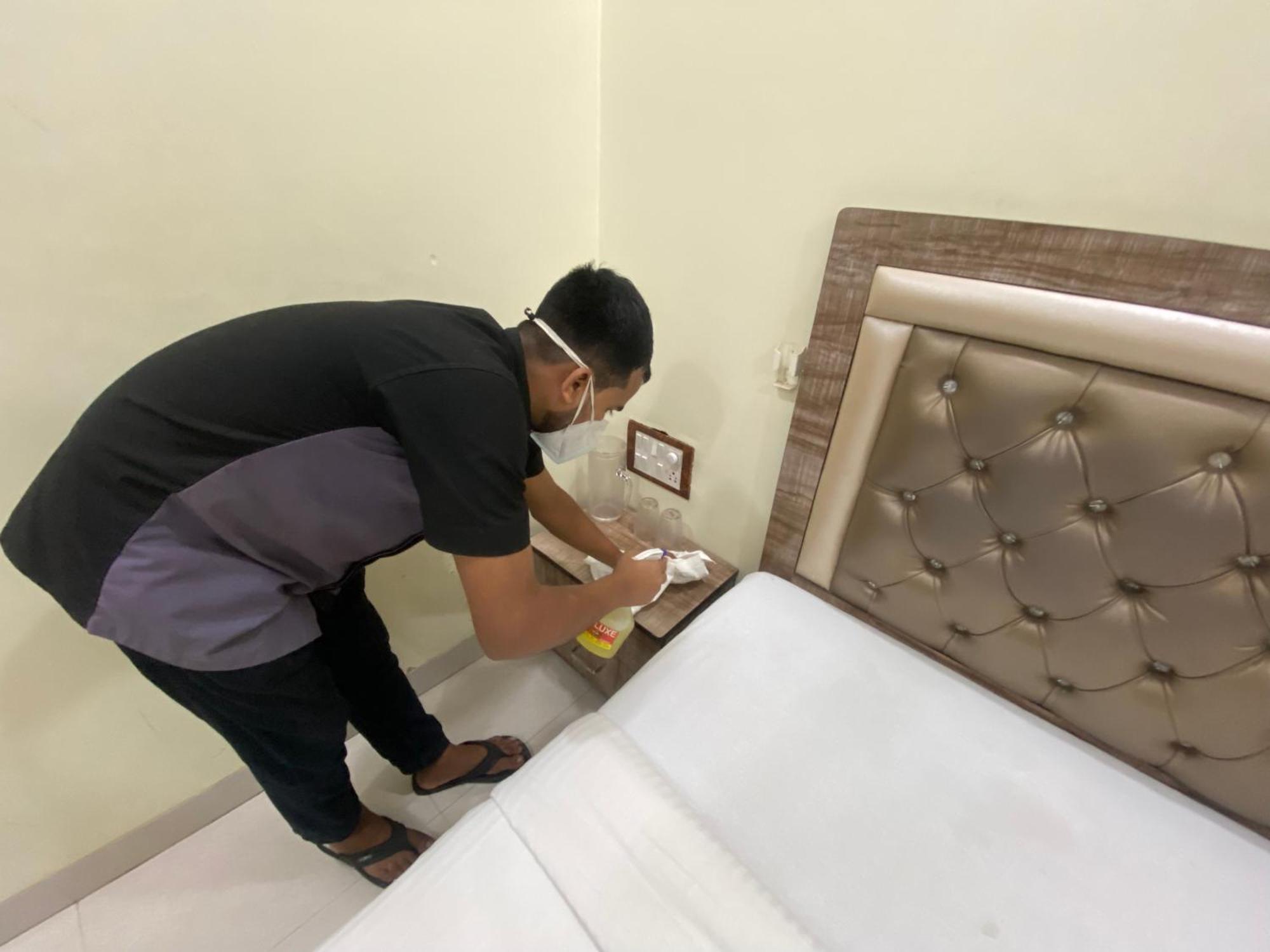 Hotel Apsara- Near J J Hospital 뭄바이 외부 사진