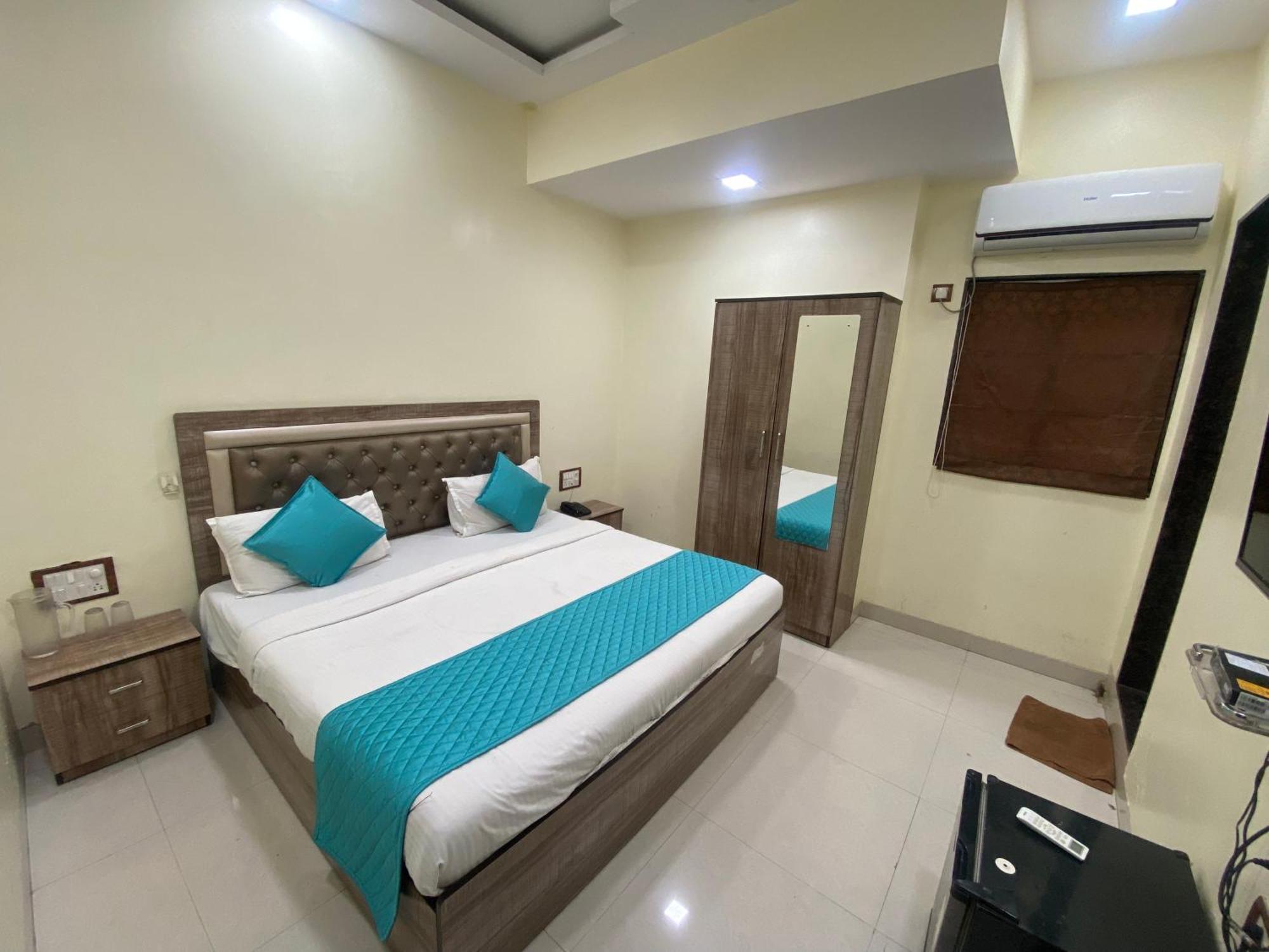 Hotel Apsara- Near J J Hospital 뭄바이 외부 사진