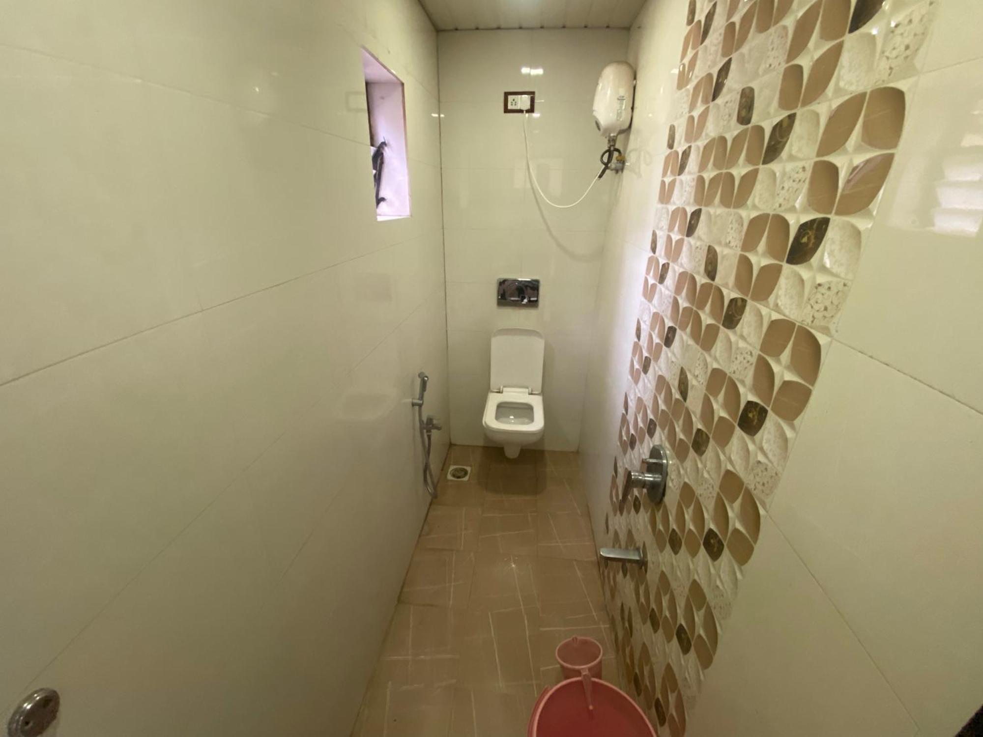 Hotel Apsara- Near J J Hospital 뭄바이 외부 사진