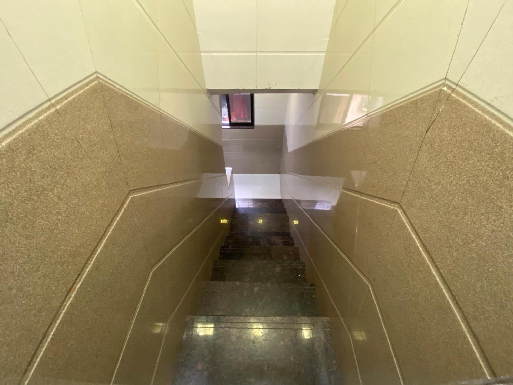 Hotel Apsara- Near J J Hospital 뭄바이 외부 사진