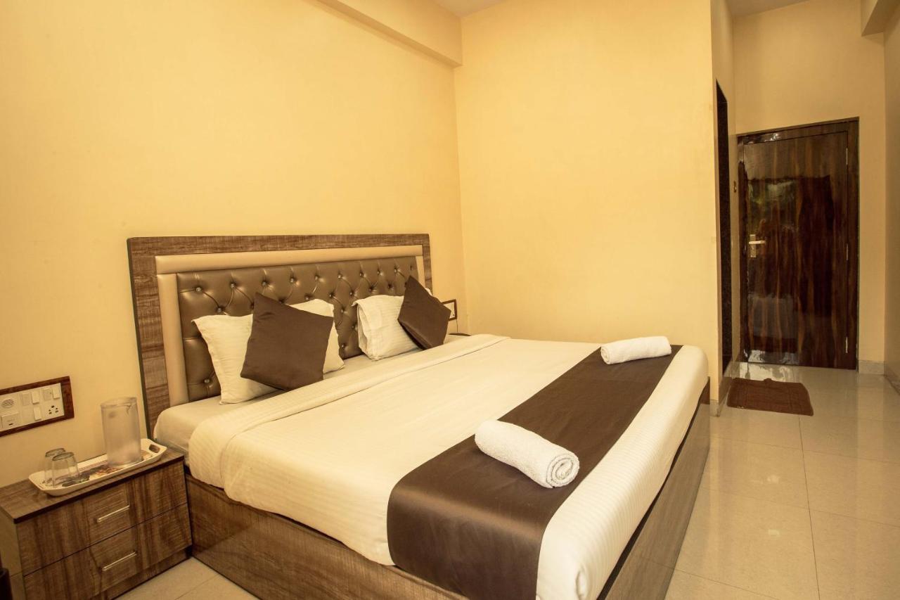 Hotel Apsara- Near J J Hospital 뭄바이 외부 사진