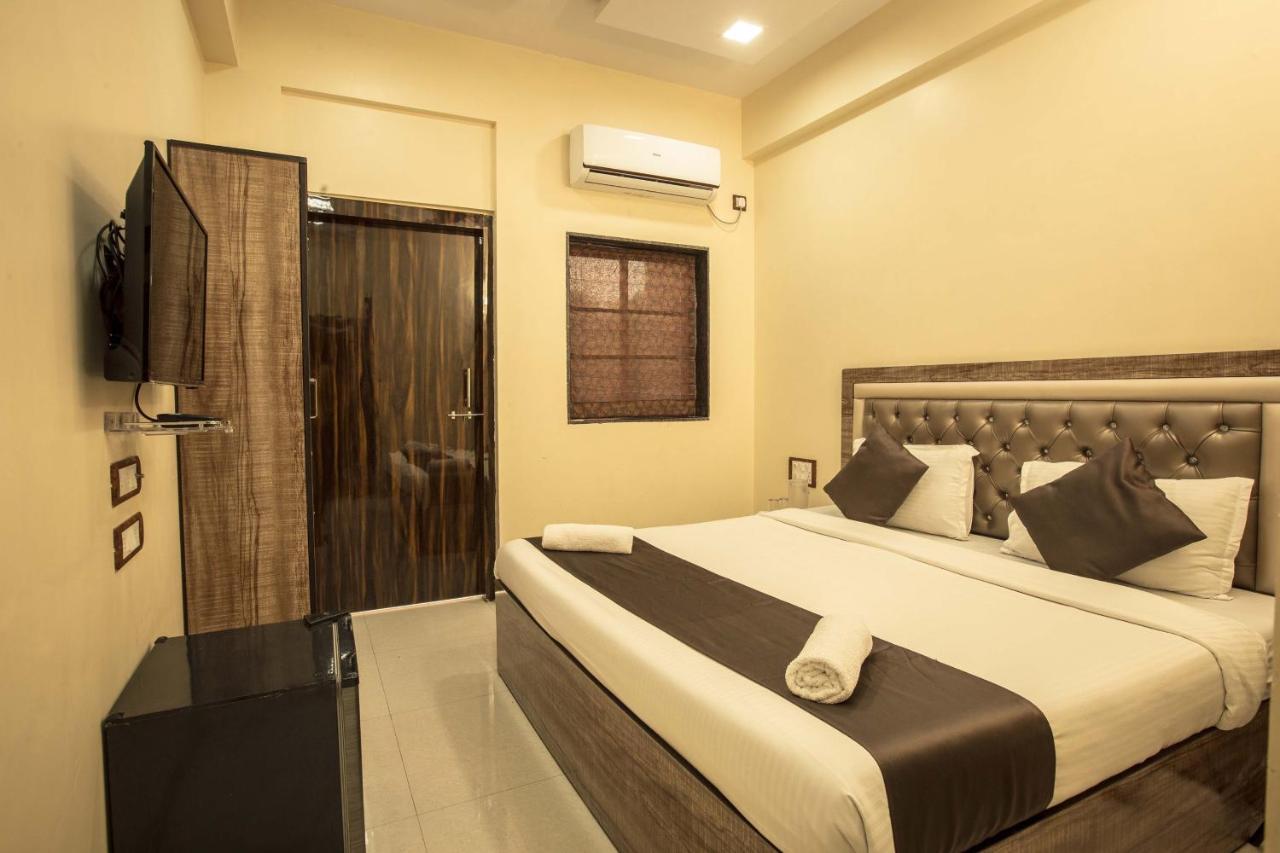 Hotel Apsara- Near J J Hospital 뭄바이 외부 사진