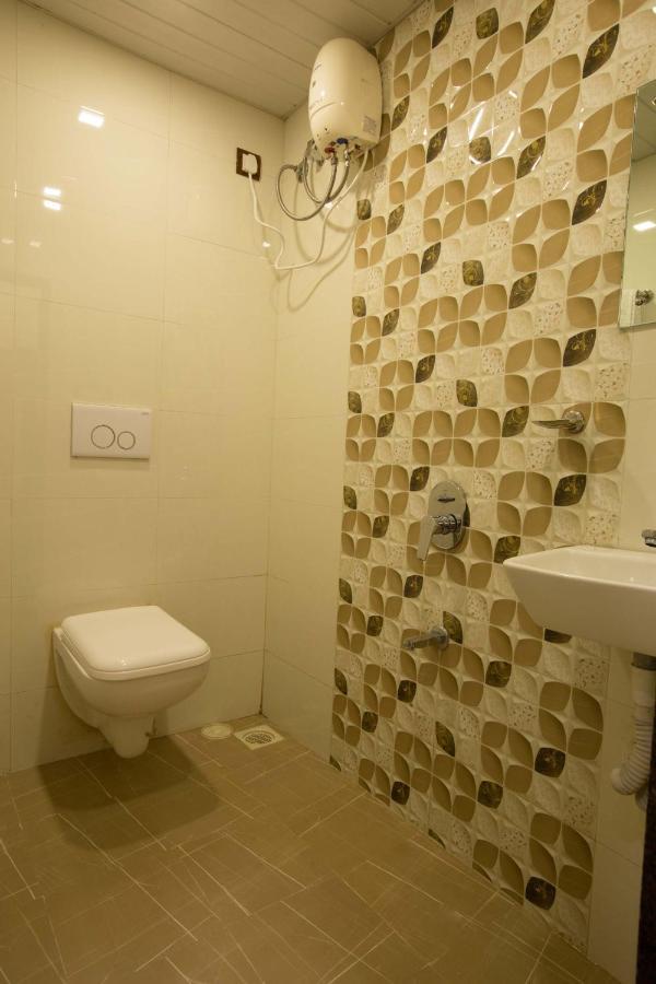 Hotel Apsara- Near J J Hospital 뭄바이 외부 사진