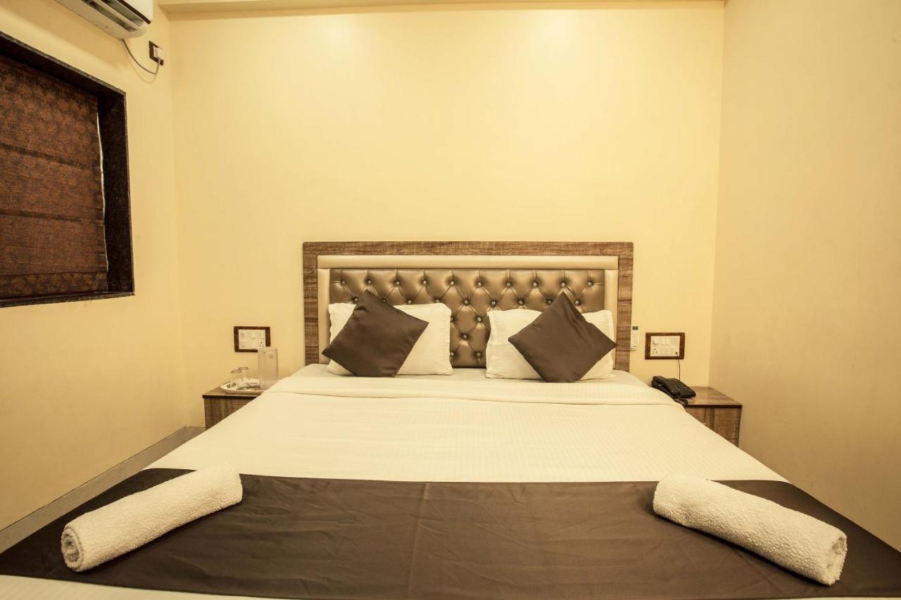 Hotel Apsara- Near J J Hospital 뭄바이 외부 사진