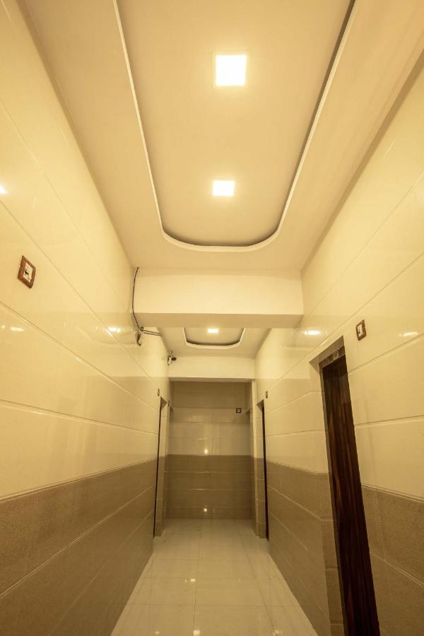 Hotel Apsara- Near J J Hospital 뭄바이 외부 사진