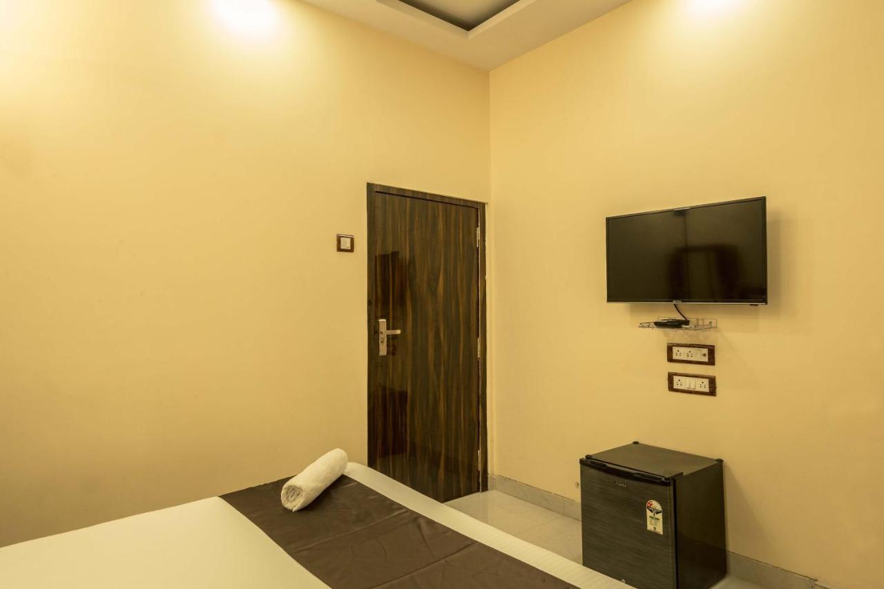Hotel Apsara- Near J J Hospital 뭄바이 외부 사진