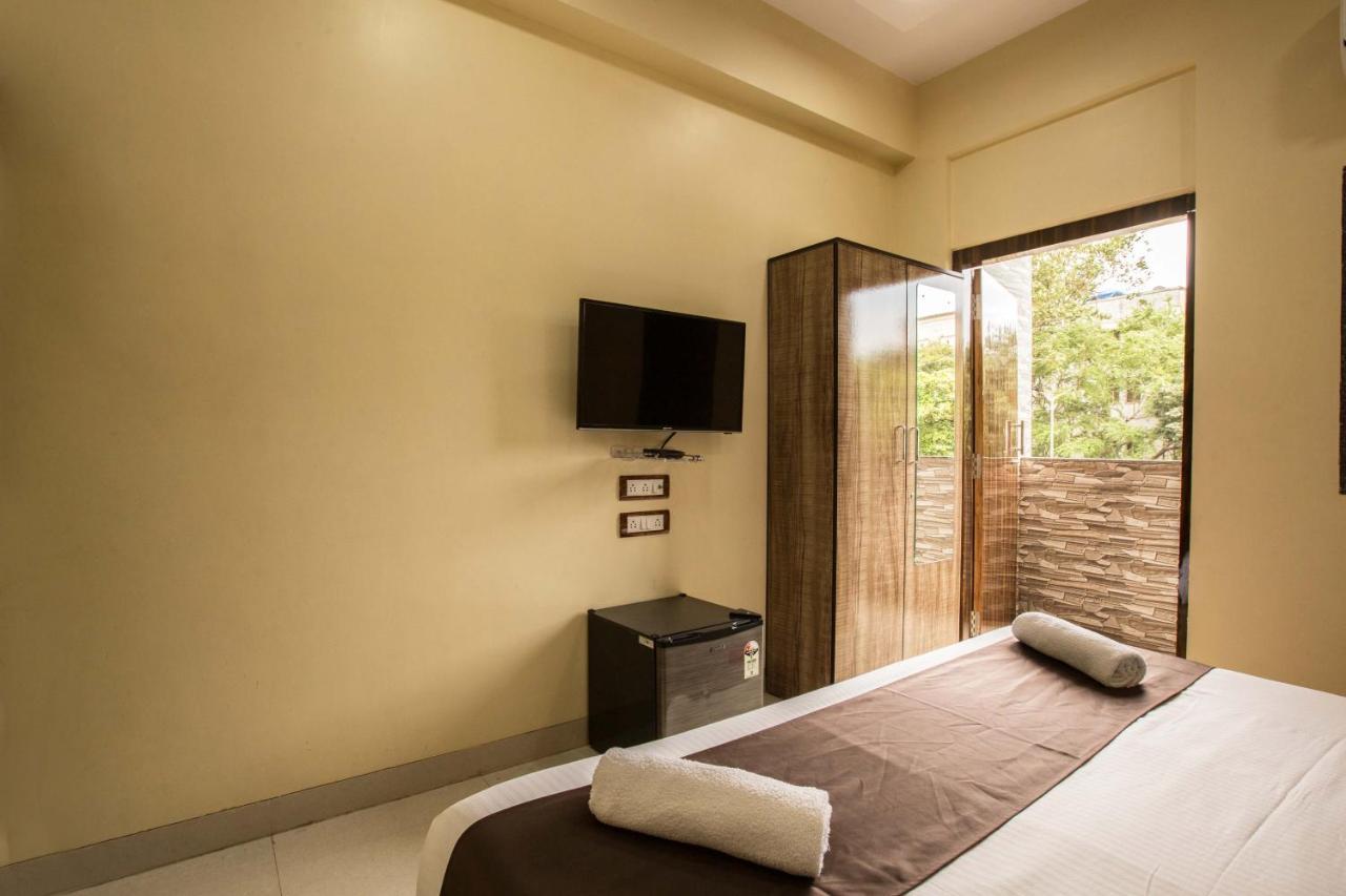 Hotel Apsara- Near J J Hospital 뭄바이 외부 사진
