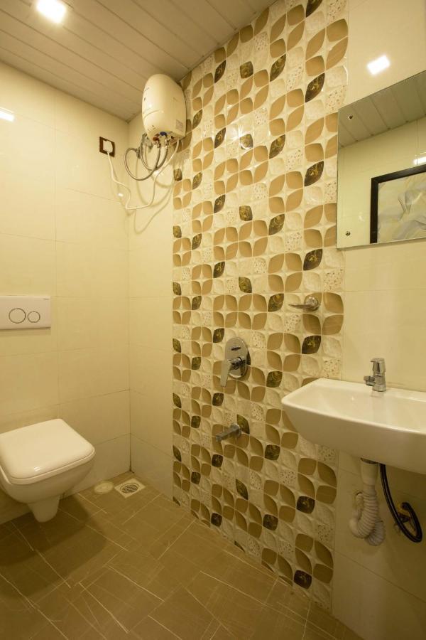 Hotel Apsara- Near J J Hospital 뭄바이 외부 사진