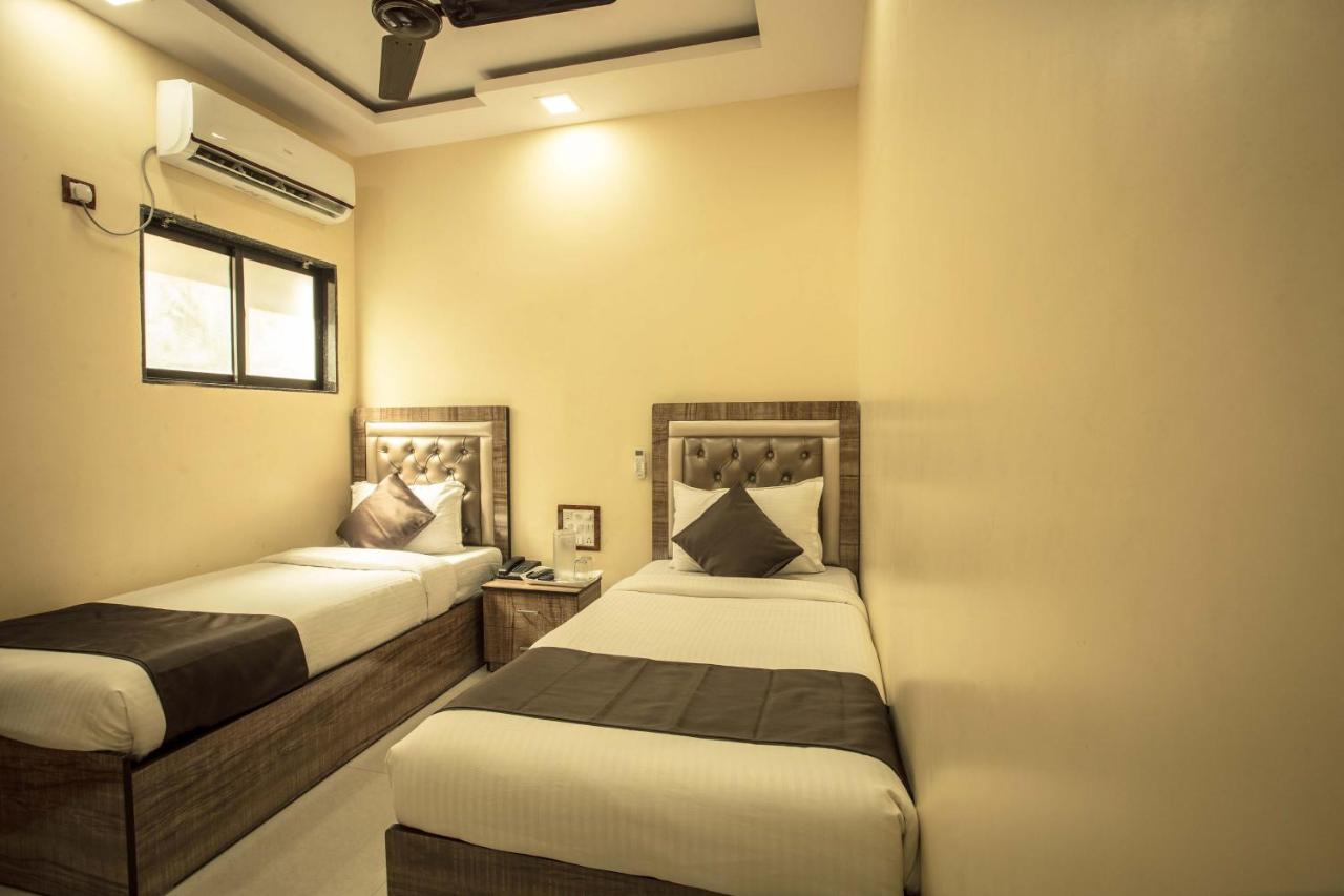 Hotel Apsara- Near J J Hospital 뭄바이 외부 사진