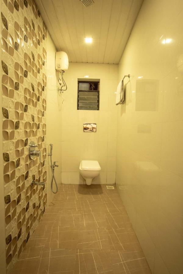 Hotel Apsara- Near J J Hospital 뭄바이 외부 사진
