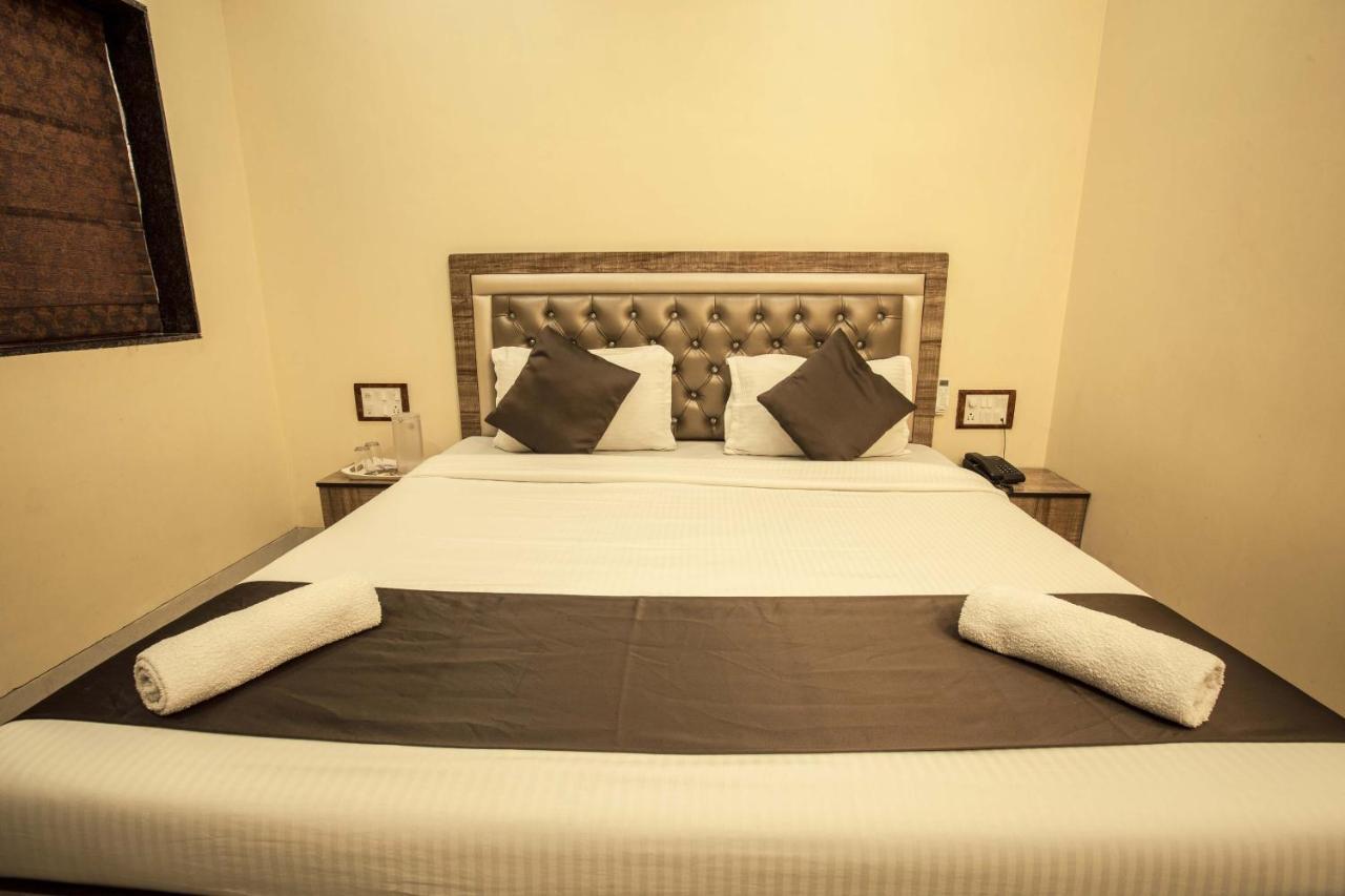 Hotel Apsara- Near J J Hospital 뭄바이 외부 사진