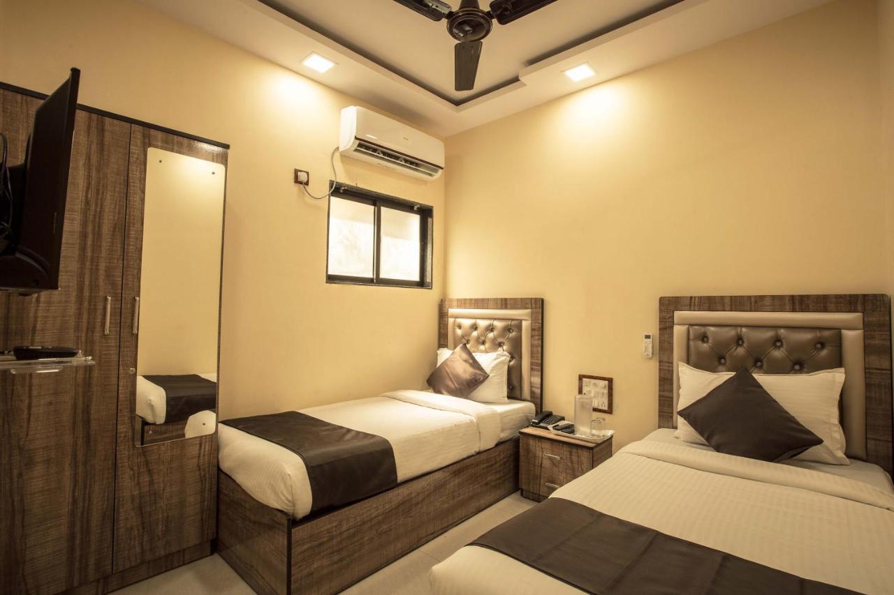 Hotel Apsara- Near J J Hospital 뭄바이 외부 사진